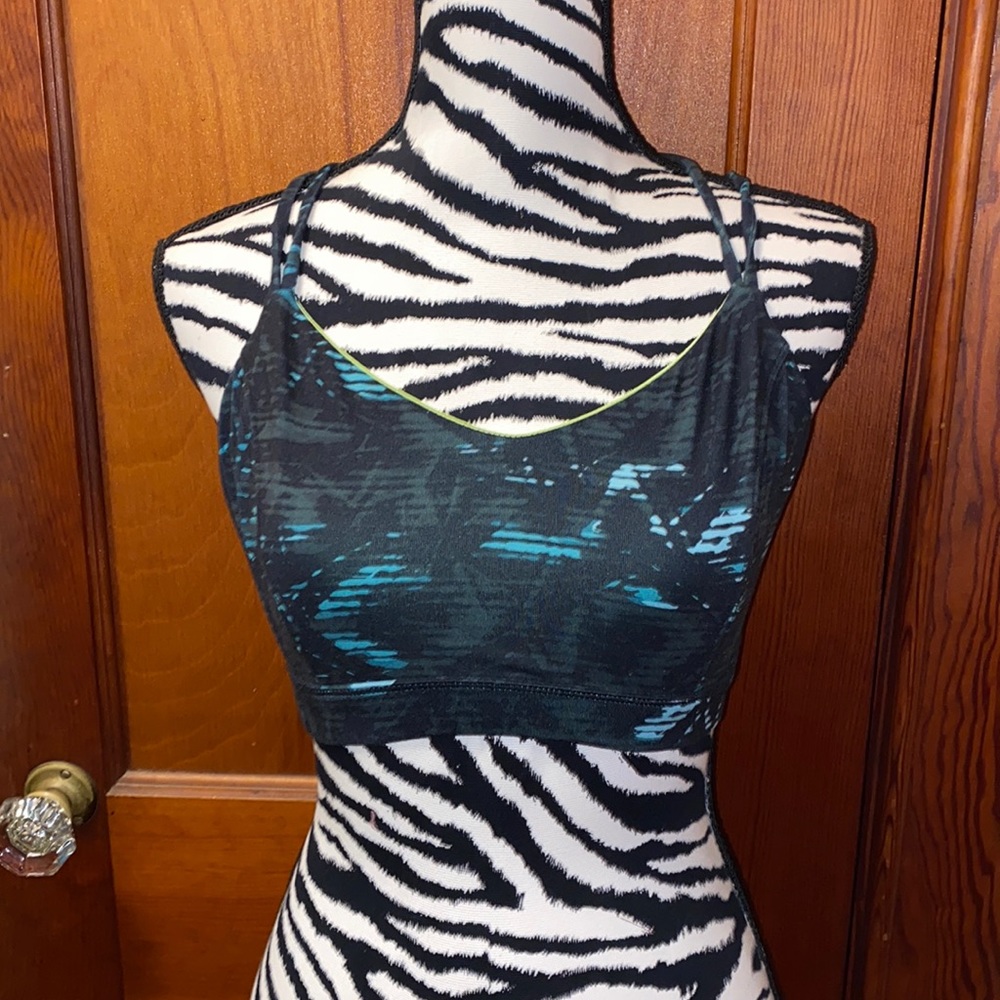 Old Navy green cross back Sports bra size large